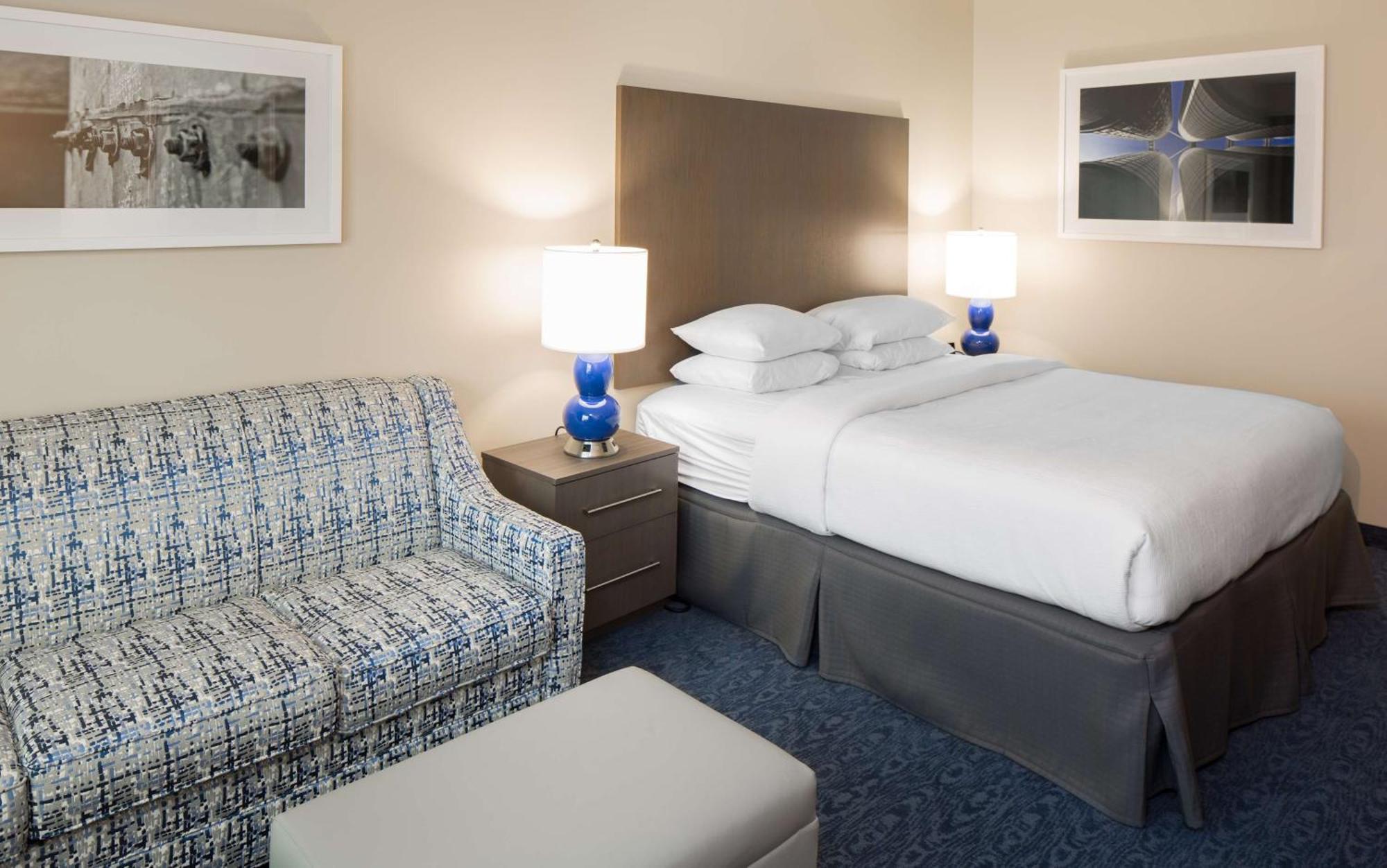 Hotel Renovo Des Moines Urbandale,Tapestry Collection Hilton Exterior photo